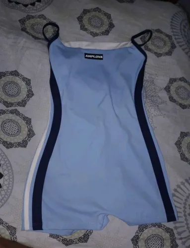 Macacão Esportivo Feminino com Estampa de Letras, Blocos de Cor e Alças Finas azul