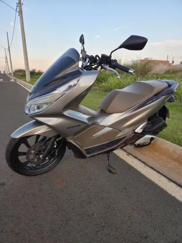 HONDA PCX DLX 2022