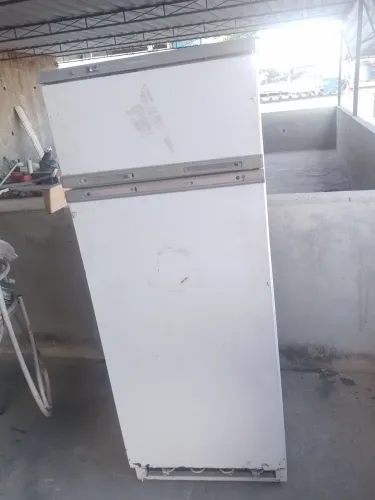 GELADEIRA BRASTEMP COM DEFEITO .