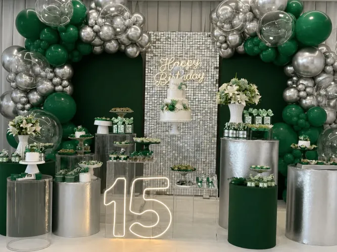 Decoração prata verde dourado aniversário casamento 15 anos