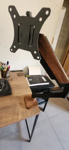 Braço articulado para monitor