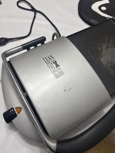 grelha elétrica George Foreman modelo "Lean Mean Fat Reducing Grilling Machine"