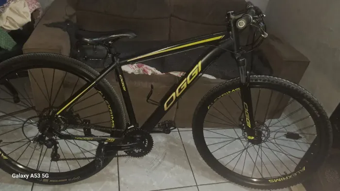 vendo uma bicicleta aro 29 marca oggi  chimano  