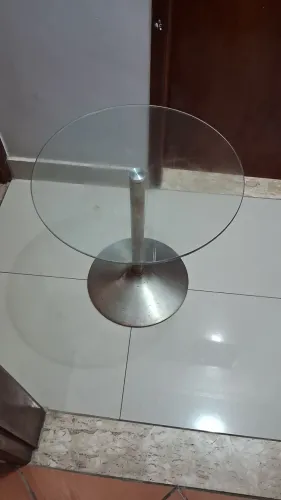 Mesa redonda em vidro