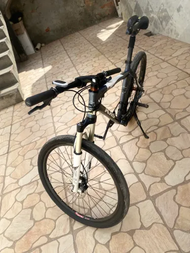 Venda bicicleta completa serve pra trilha ou para dia dia
