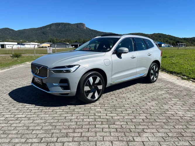 Volvo XC-60 T-8 Ultimate 2.0 AWD (híbrido) 2024