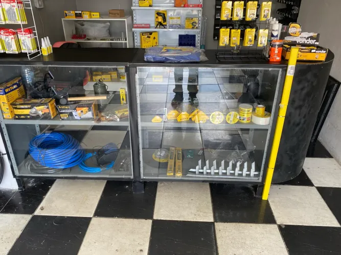 Vendo balcão vitrine em aço