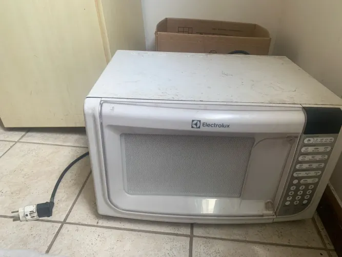 Microondas electrolux 31 L