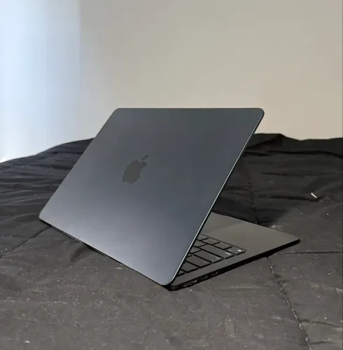 MacBook Air M2 13" 8GB 256GB Midnight - Com Acessórios (Praticamente Zero!)