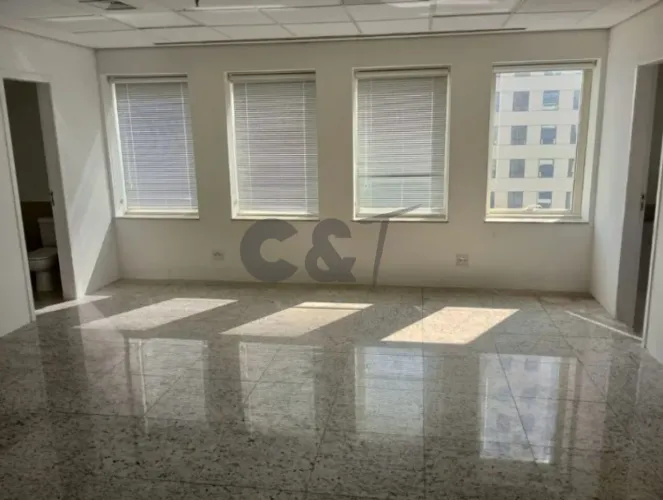 Conjunto Comercial com 100m² à Venda ou para Alugar na Consolação, São Paulo/SP.
