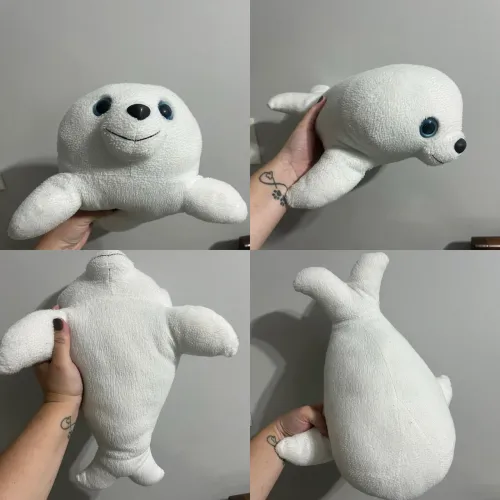 Foca de pelúcia - Luccas neto - com 40cm de comprimento 