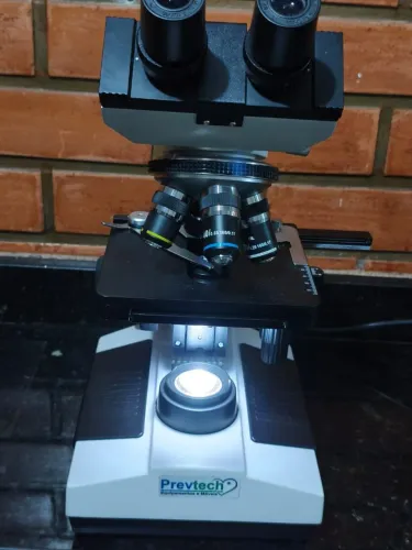 Microscópio Binocular Prevetech