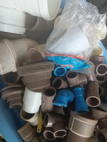 Vende-se várias peças de cano