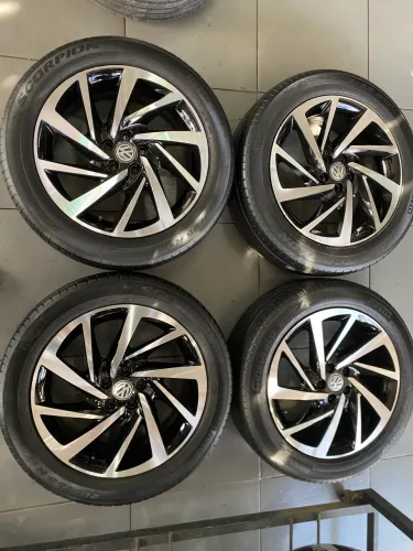 Rodas aro 17 5/100 polo highline originais + pneus pirelli 