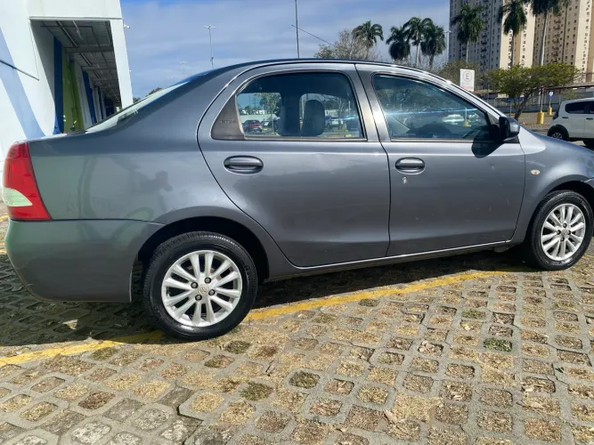 Toyota Etios XLS Sedan 1.5 Flex 16V 4P Mec. 2014