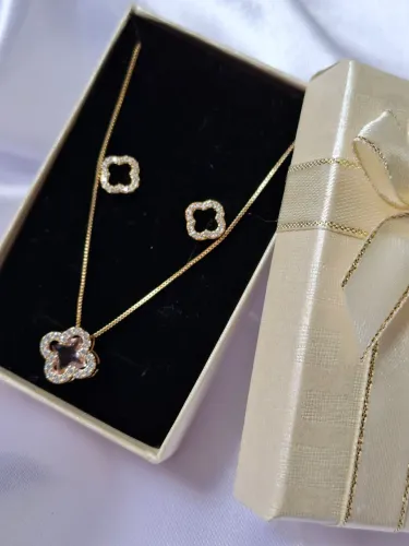 Conjunto de Trevo Cordão e Brinco Cravejado