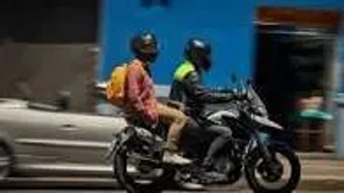 Procura moto Uber pra contrato