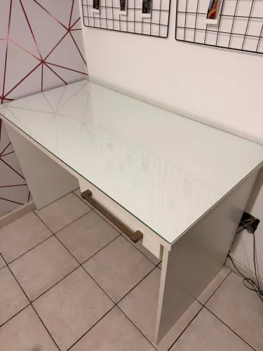Escrivaninha com tampão de vidro