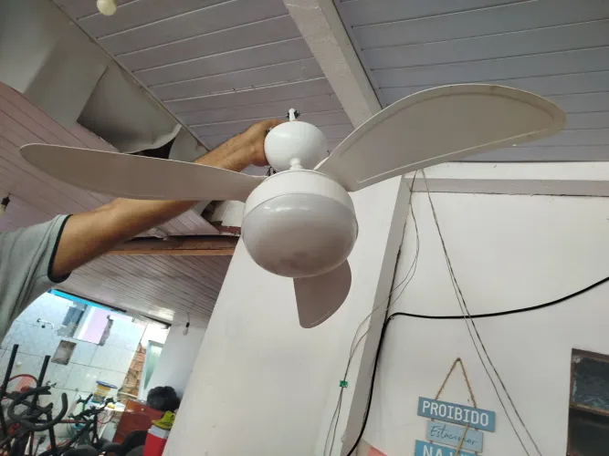Ventilador de teto com lâmpada 