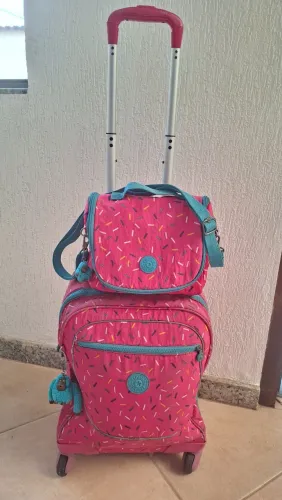 Mochila Kipling de rodinhas com merendeira originais