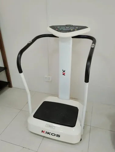 Plataforma Vibratória Kikos - Profissional (Velocidade 1 a 50) - Seminova