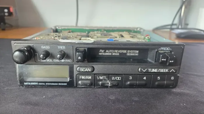 Auto radio Mitsubishi M569
