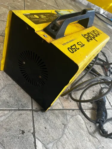 Máquina de Solda Transformador Vonder TS 250 + Carrinho de Transporte (Usada)
