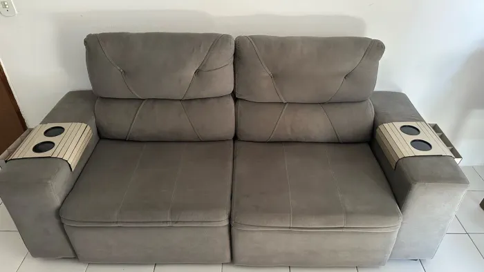Sofá retrátil e reclinável semi novo 680$
