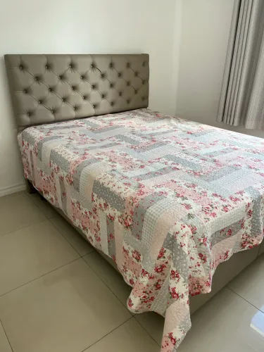 Cama Queen com cabeceira + baú