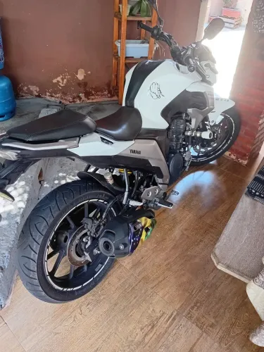 Fazer FZ25 Branca