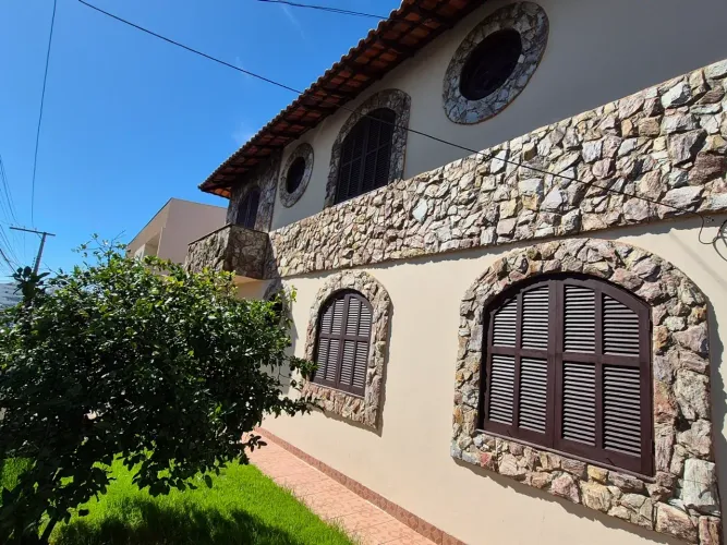 Casa com 5 Quartos sendo 2 suítes e 2 vagas, São José