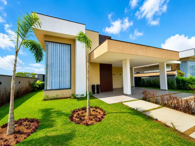 Maravilhosa casa térrea em Condomínio Fechado mobiliada, permuta e parcelamento direto !