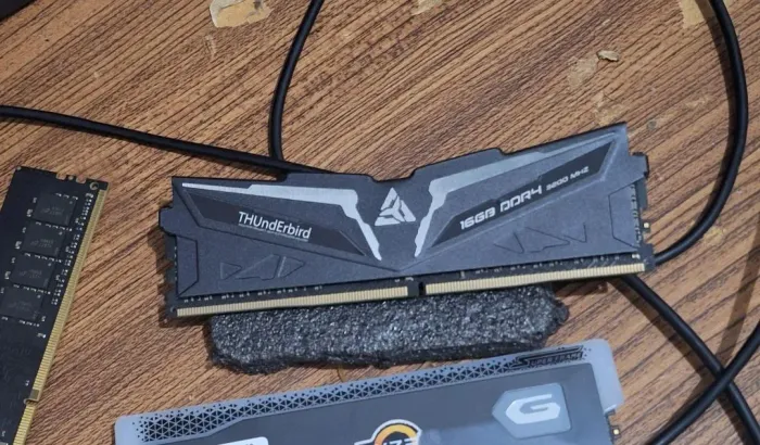 Memoria ram ddr4 thunderbird 1x16gb