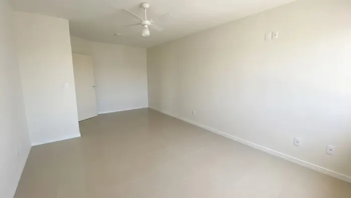 Casa à venda na Av. Duque de Caxias, Fragata - 256 m², 3 quartos (sendo 1 suíte), lareira,