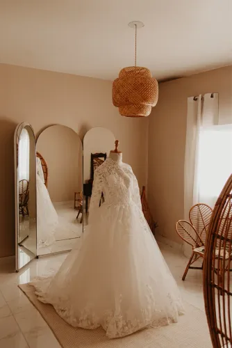 Kit Noiva Completo - Vestido + Véu + Coroa + Buquê + Salto | Usado 1x