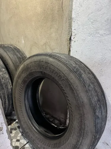 Pneu de caminhão