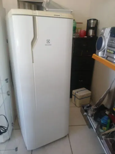 Geladeira free. Não esta gelando