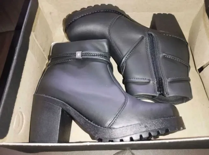 Bota feminina salto grosso