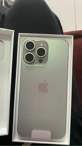 VENDE-SE IPHONE 15 PRO MAX 256GB