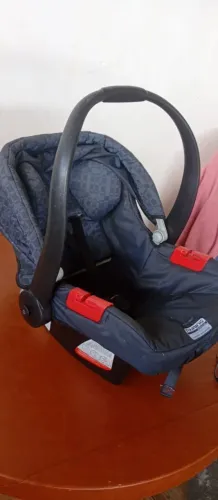 Bebê conforto bem conservada , acento elevado de brinde