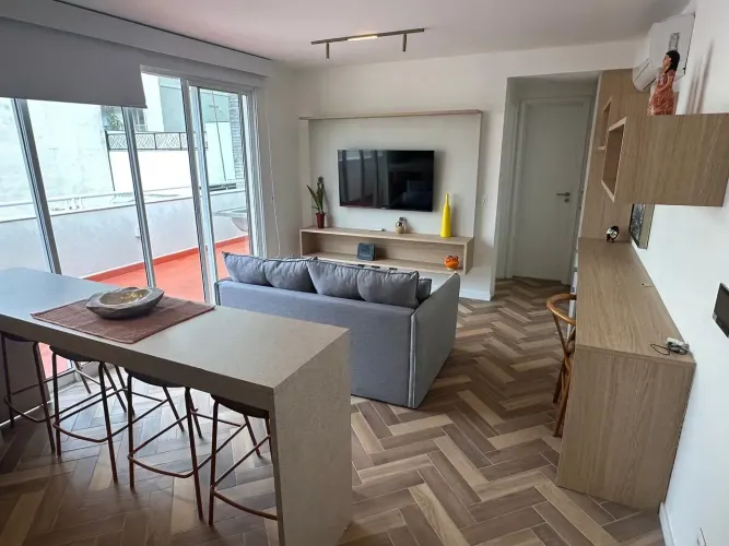 Exclusividade em Botafogo - Mobiliado em Palacete Art Deco