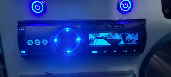 Frente do rádio Pioneer P1Y