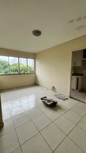 Apartamento à venda em condomínio fechado no centro de Campo Grande.