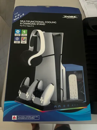 Base Stand Multifuncional DOBE para PS5 (Fat / Slim - Mídia Física e Digital)