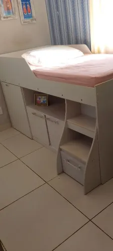 Cama Solteiro com escrivaninha