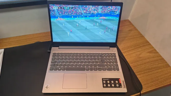 Notebook Lenovo Core i3 - 10 geração - 10110U - 4 GB SSD 256 GB