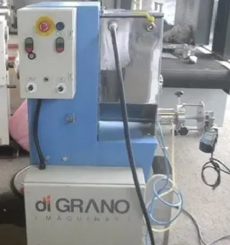 Máquina de Fabricar Macarrão Extrusora - 50 kg por hora - 3 trafilas
