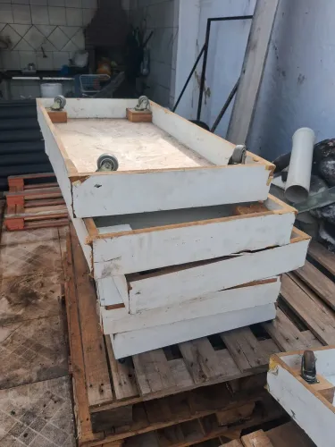 Base de mdf com rodinha