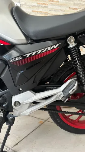Titan 160 edição especial 40 anos
