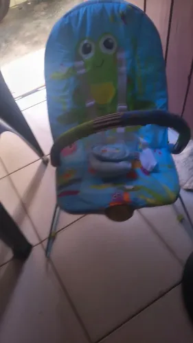 Vendo cadeirinha semi novo